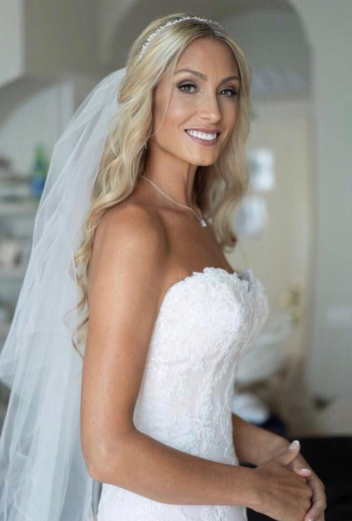 Bride getting ready in Capri