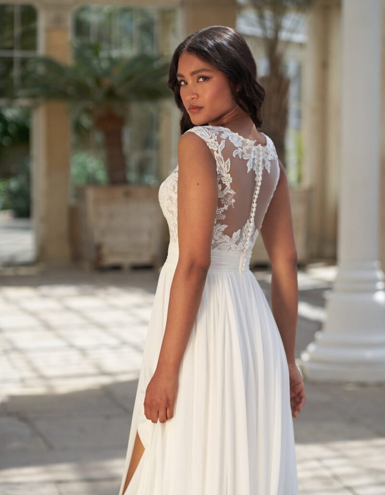 Bridal hair and makeup by Liz Patey — image 13